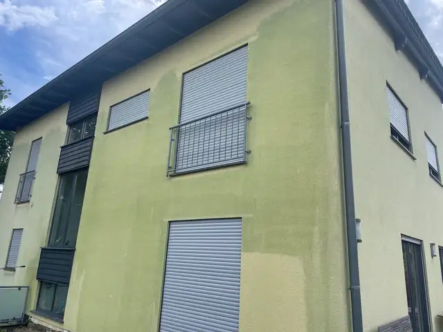 Gereinigtes Dach und gereinigte Hausfassade in Breitscheid (7)