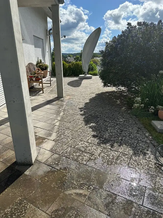 Gereinigtes Dach und gereinigte Hausfassade in Breitscheid (12)