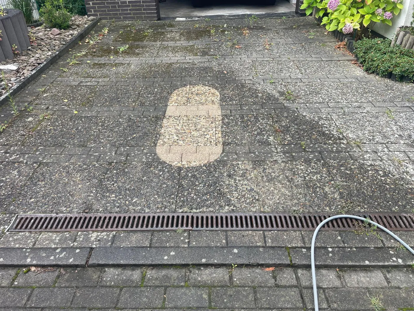 Musterprobe auf Waschbeton-Einfahrt